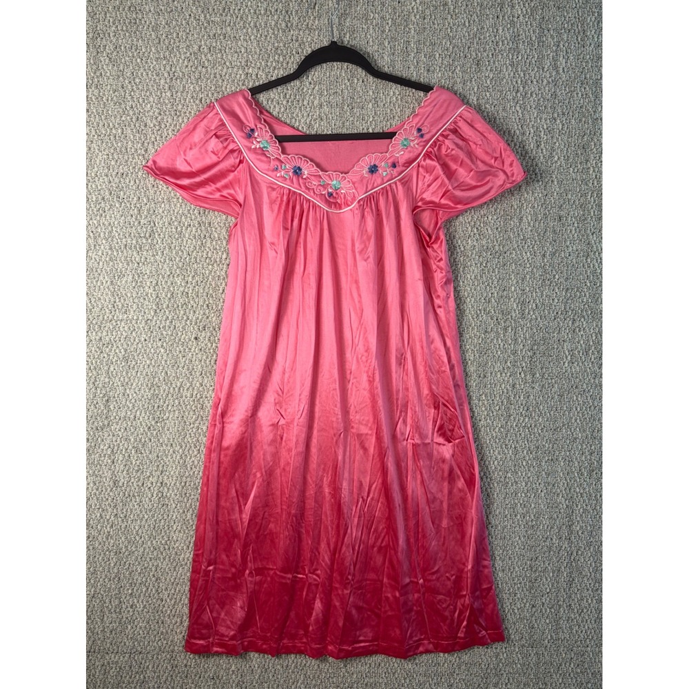 Vintage Vanity Fair Pink Antron III Nylon Embroidered Nightgown Cottagecore SM